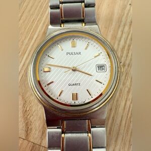 Pulsar mens two tone classic watch NEW BATTERY